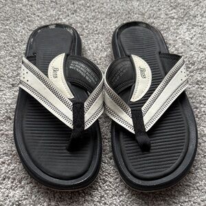 Bass Black and Cream Men's Thong Sandals